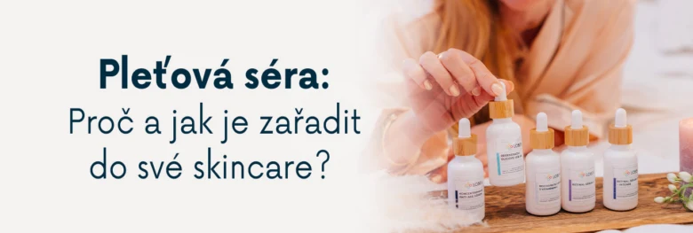 Žena s séry na obličej pro správné použití v rutinním péči o pleť.