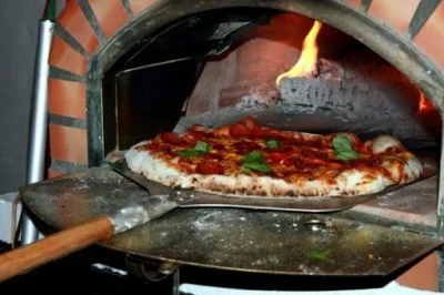 Přes noc skladování pizzy v troubě s ohněm
