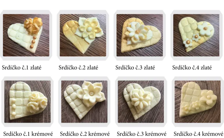 Srdcové cukroví s květinami v zlaté a krémové barvě.