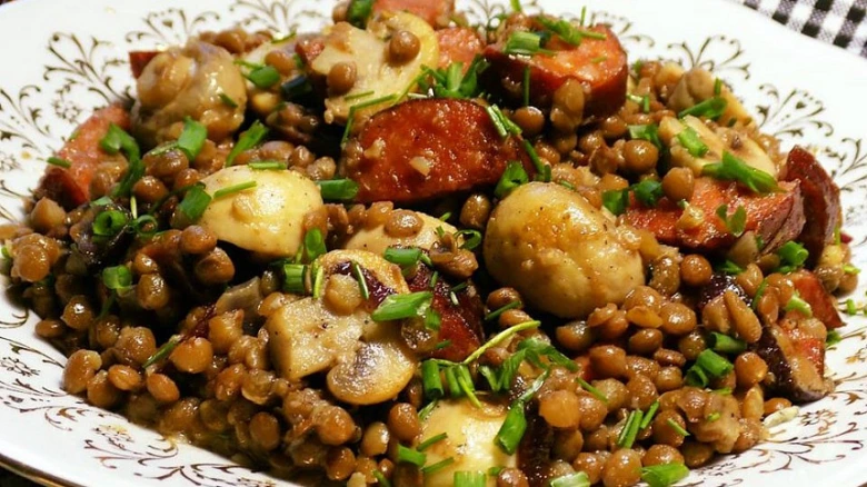 Lentils with sausage and mushrooms