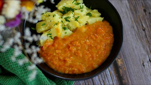 Carrot caviar with potatoes
