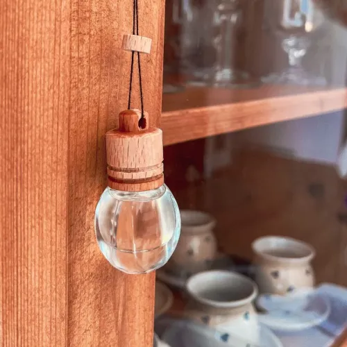 Hanging essential oil diffuser