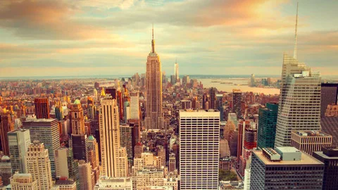 Pohled na panoramatický pohled na Manhattan v západu slunce.